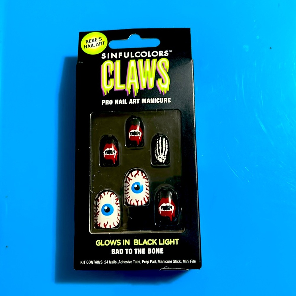 Sinful Colors Claws Press on Nails. New.